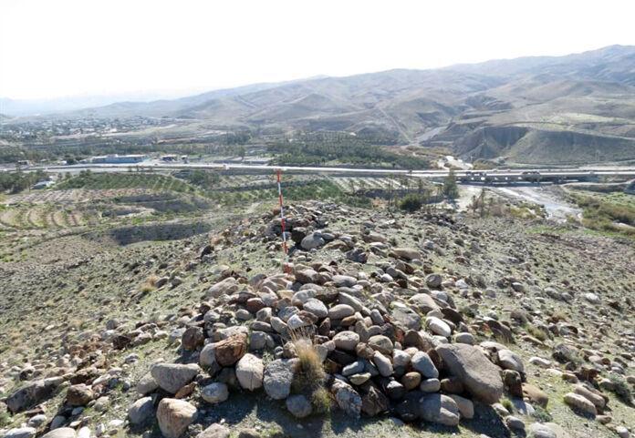 خبرنگاران عملیات لوله گذاری گاز در گورستان تاریخی حاجی آباد متوقف شد