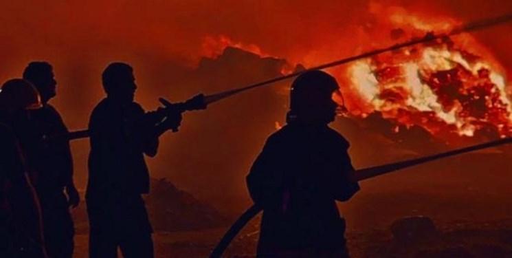عکس و فیلم ، آتش سوزی گسترده در یک بازار خوراک دام در عربستان سعودی