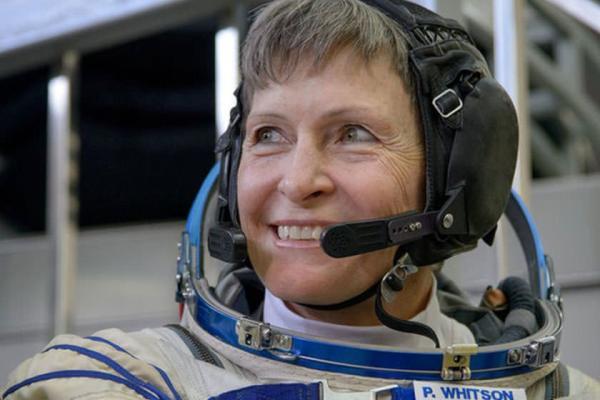 مسن ترین زن فضانورد پا به ایستگاه فضایی گذاشت