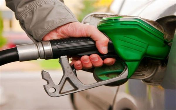 سهمیه 60 لیتری بنزین ماهانه خودروها امشب واریز می گردد